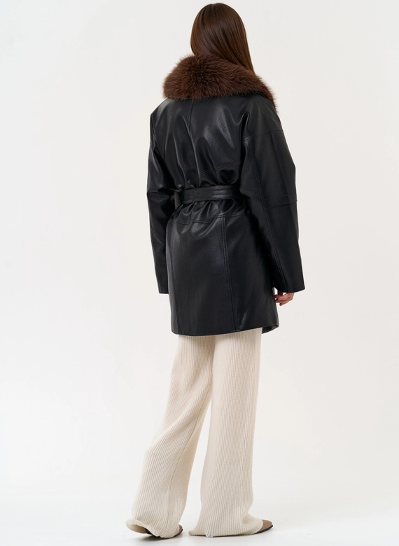 Женская утепленная куртка из эко кожи с воротником из эко меха