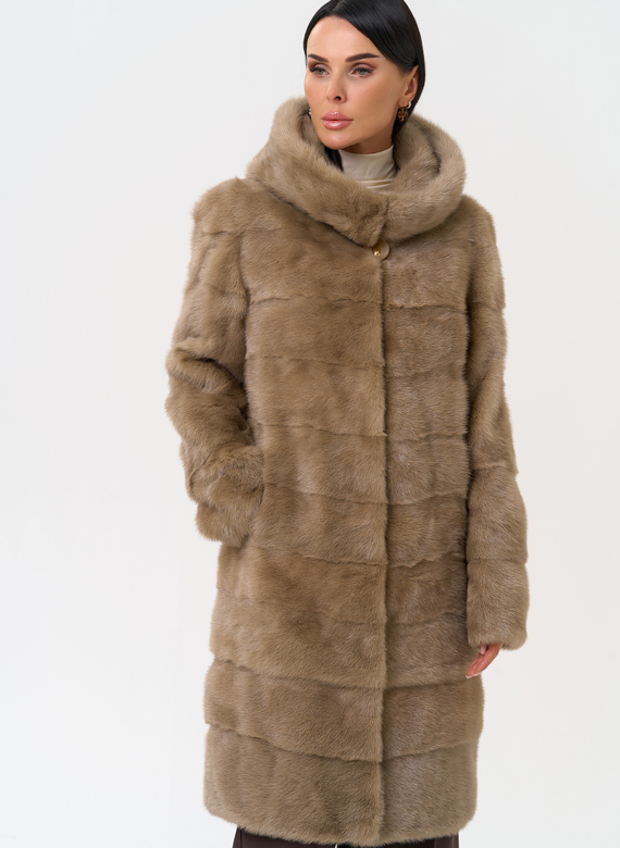 Шуба из норки бежевого цвета