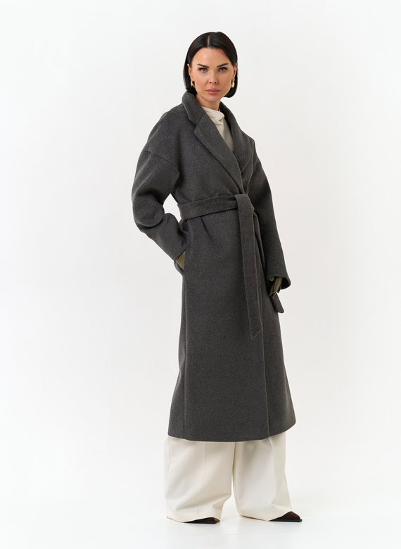 Женское пальто с английским воротником