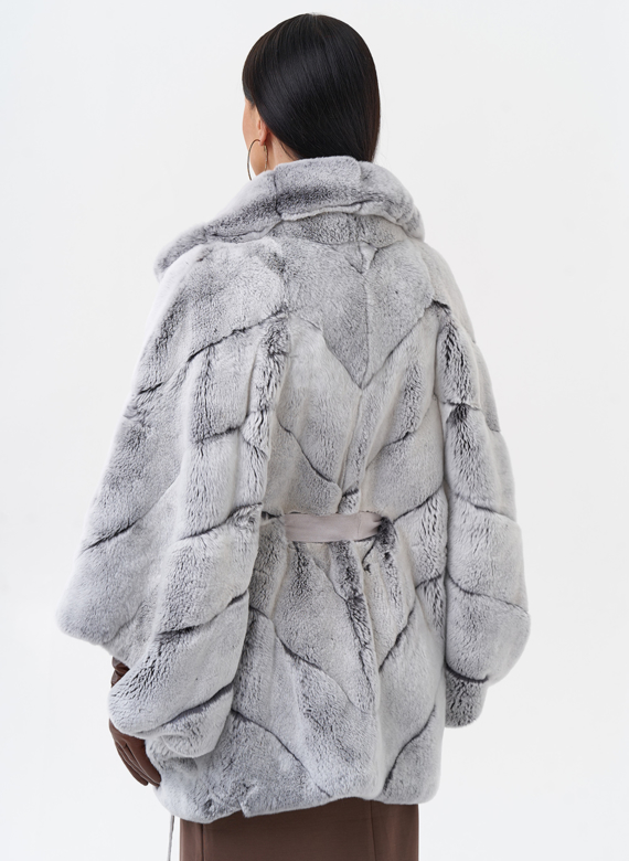 Шуба из меха кролика с английским воротником 