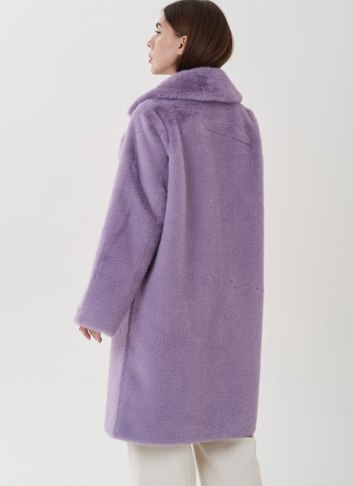 Женского пальто из эко меха на пуговицах