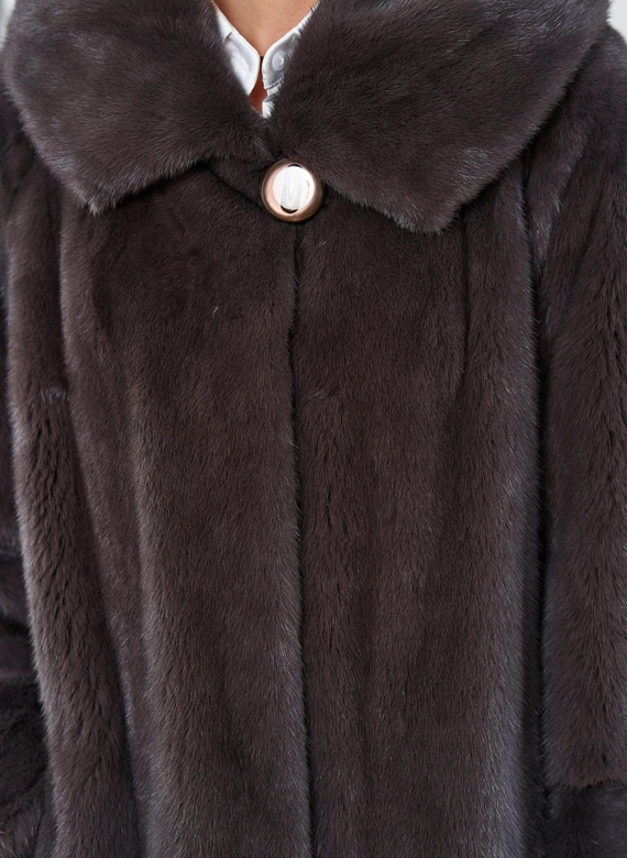 Женская шуба из меха норки с капюшоном 