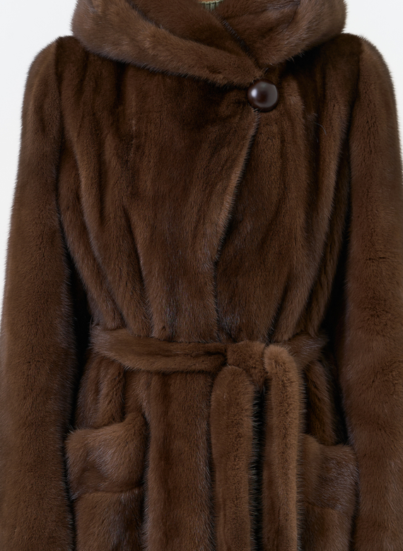 Женская шуба из меха норки с капюшоном 