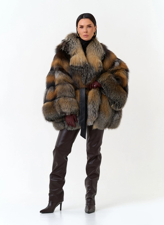 Шуба из меха лисы с поясом фото