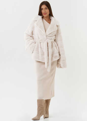 Короткая шуба из эко меха с английским воротником