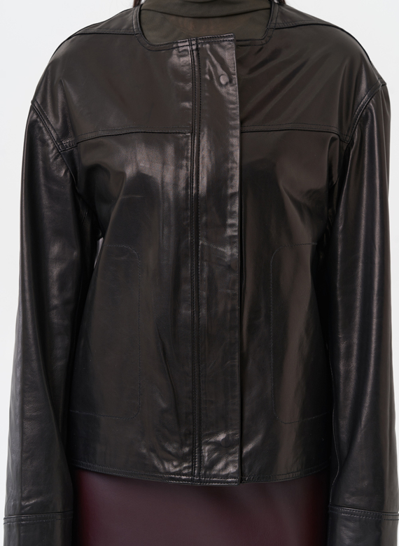 Женская кожаная куртка без воротника