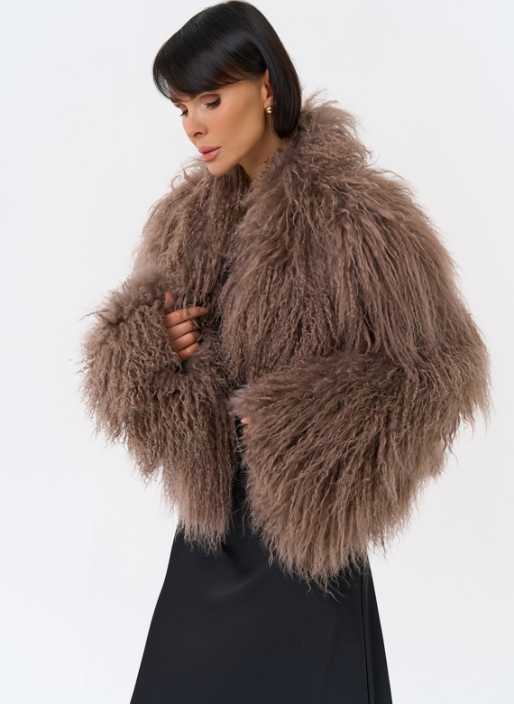 Короткая шуба из ламы