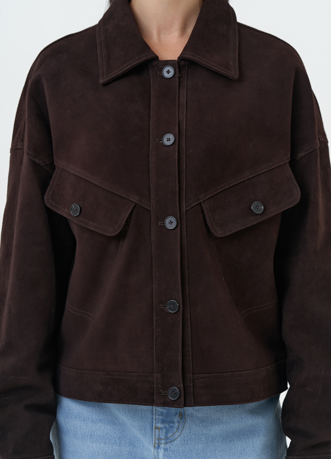 Женская куртка из натуральной замши коричневого цвета модель № 30321 в рассрочку