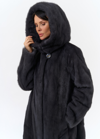 Женская шуба в сером цвете