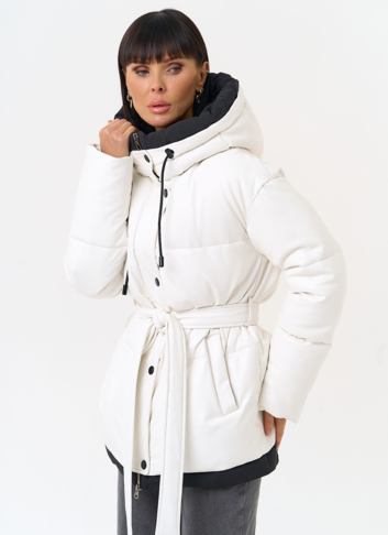 Белый пуховик из эко кожи с поясом