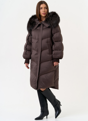 Женский пуховик с капюшоном из меха чернобурки