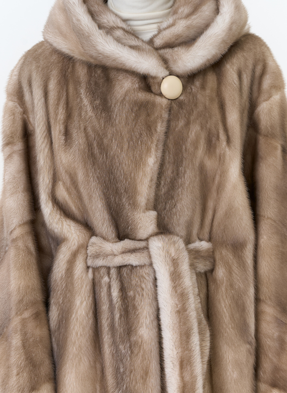 Женская шуба из меха норки с капюшоном