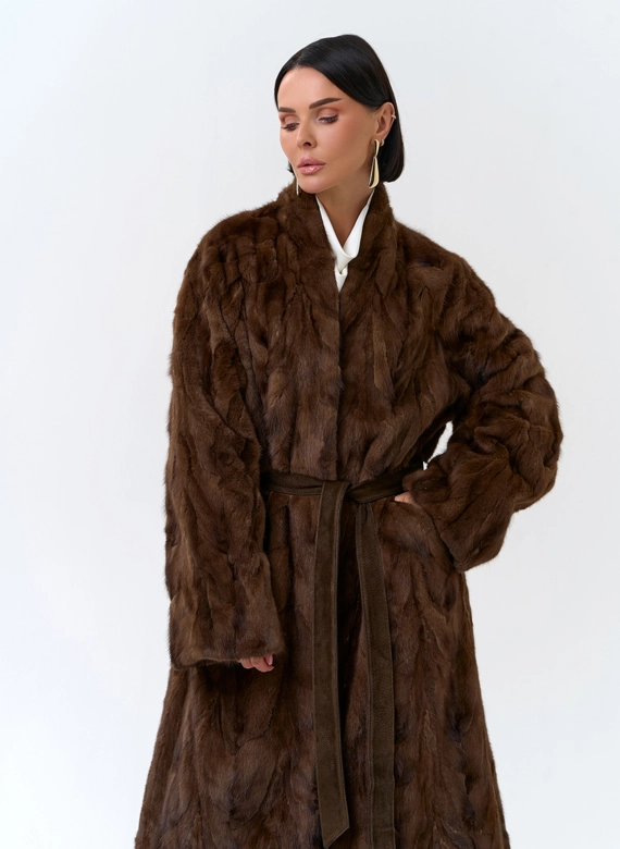 Женская шуба из меха норки  поясом 