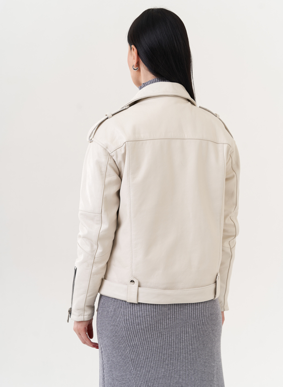 Светлая кожаная куртка "косуха"