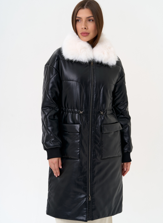 Женский пуховик из эко кожи с воротником из эко меха