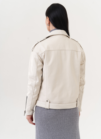 Светлая кожаная куртка "косуха"