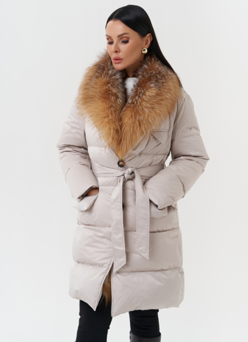Женский пуховик с отделкой из меха лисы