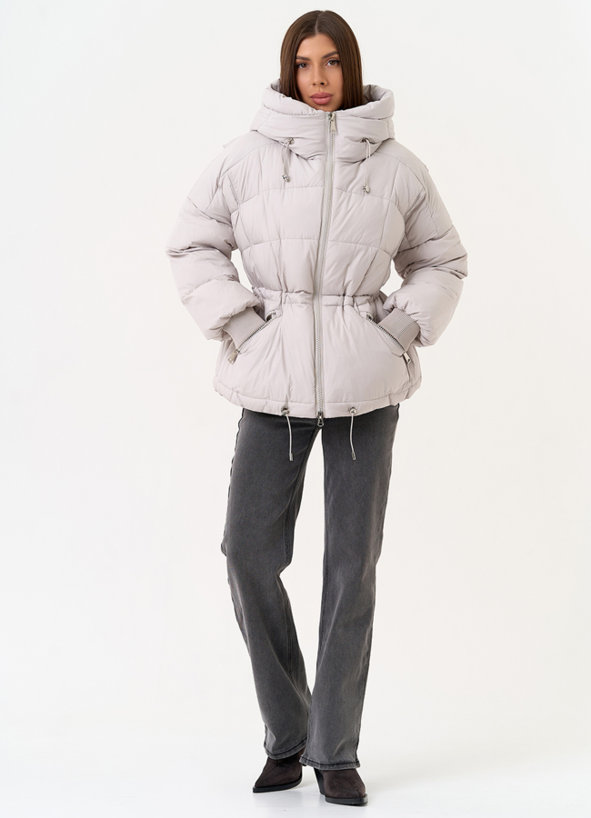 Светлый женский пуховик с капюшоном модель № 31583 в кредит
