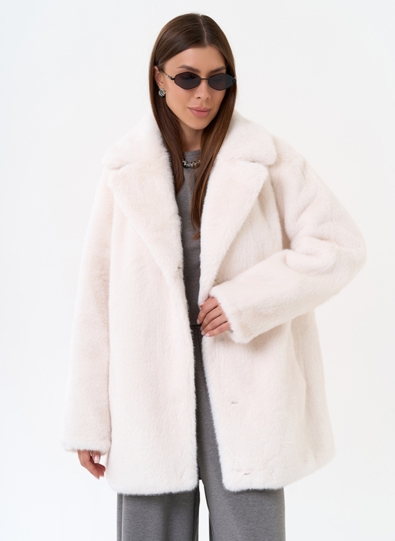 Женская шуба из эко меха с английским воротником 