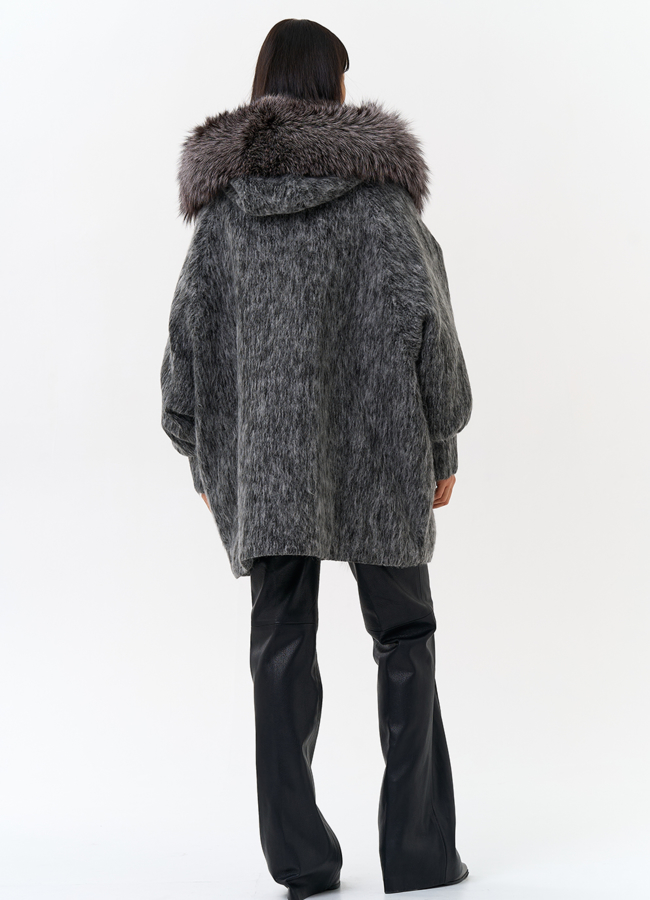 Женский удлиненный пуховик с отделкой из меха чернобурки модель № 31878 в рассрочку