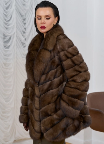 Женская шуба из соболя с английским воротником фото
