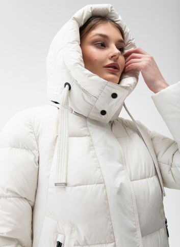 Женский пуховик с капюшоном 
