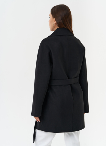 Двубортное пальто с английским воротником