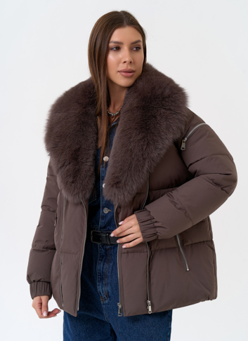 Женский пуховик с воротником из меха песца