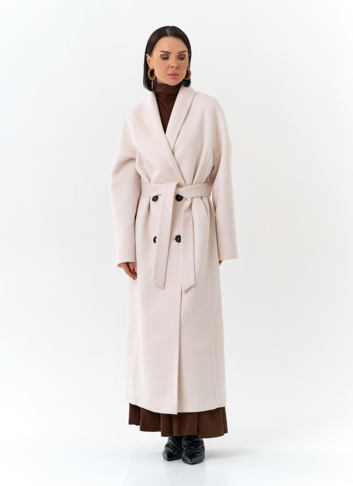 Светлое женское пальто с воротником шаль