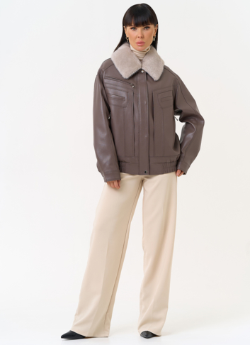 Женская утепленная куртка из эко кожи в бежевом цвете