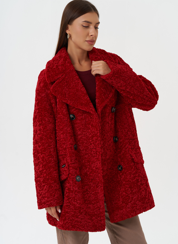 Яркое двубортное пальто с английским воротником