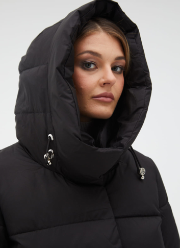 Женский пуховик с капюшоном