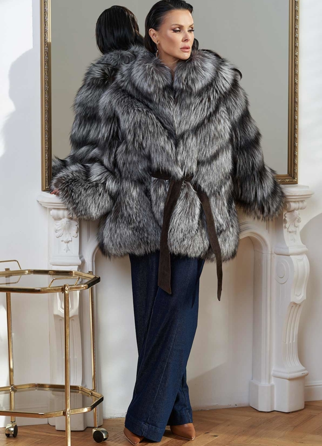 фото Шуба из меха финской серебристой лисы модель № 28812