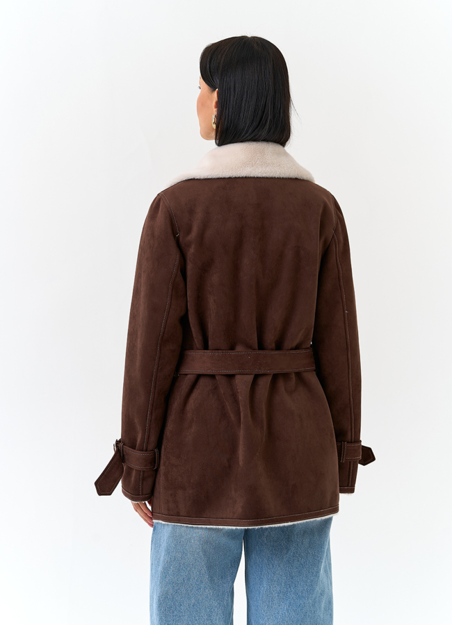 фото Женская дубленка из эко замши с английским воротником модель № 32786