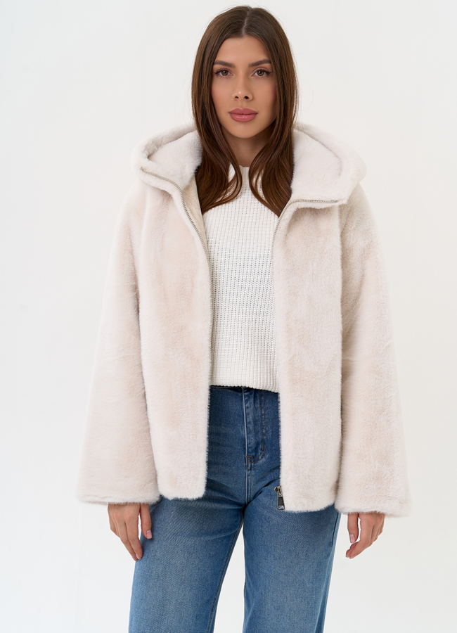 Женская куртка из эко меха с капюшоном модель № 31223 в рассрочку