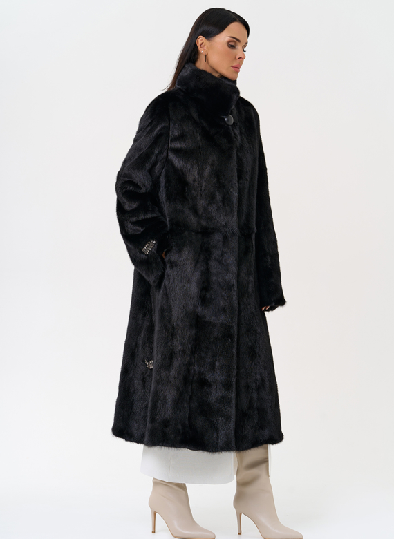 Длинная шуба с воротником стойкой