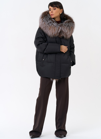 Женский пуховик с отделкой из меха блюфрост